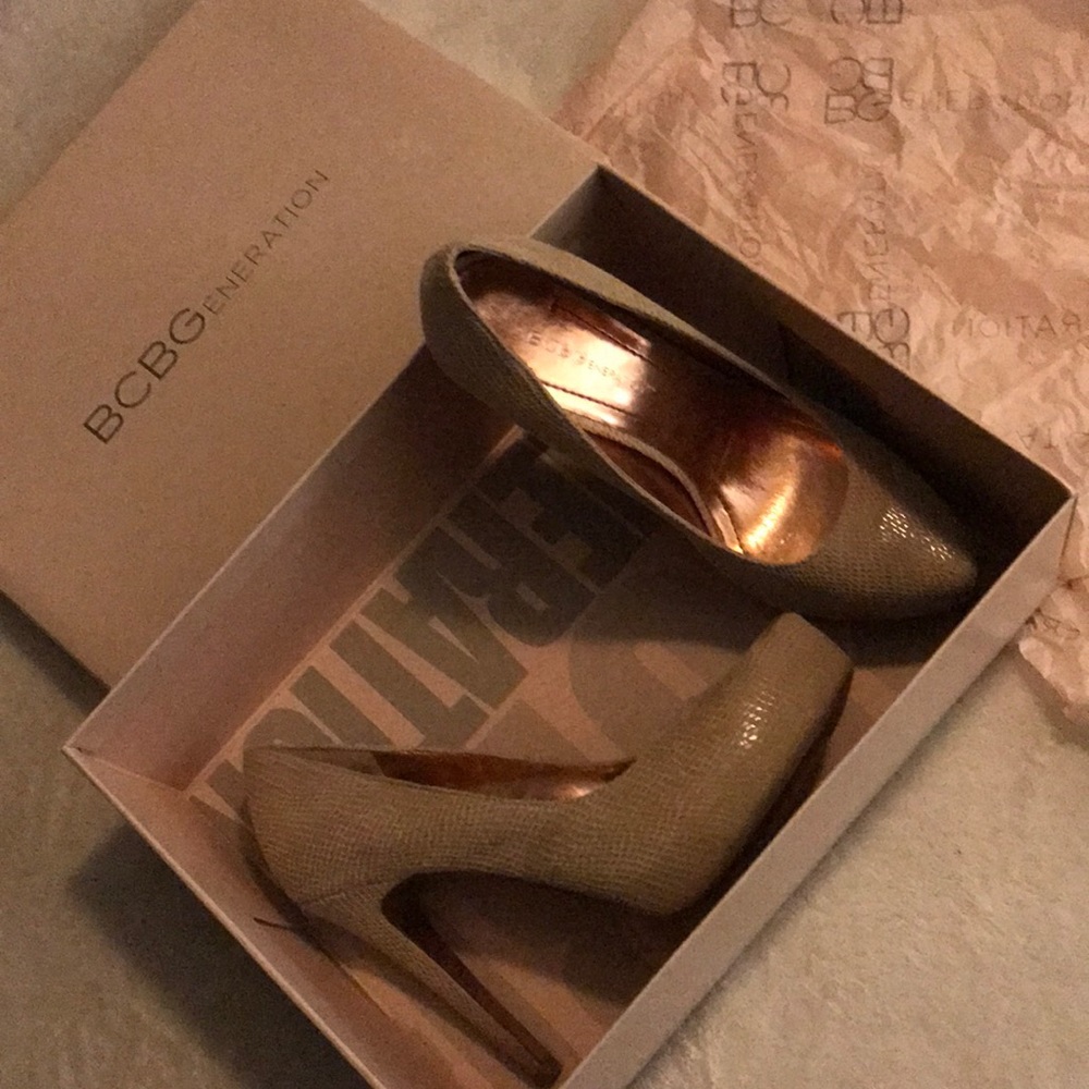 BCBG snakeskin leather pumps